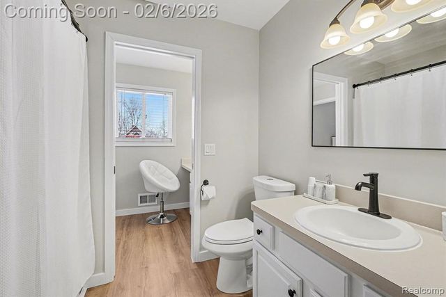 9430 Torrey Road, Grand Blanc, MI 48439