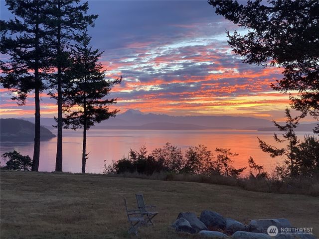 146 East Meadow Lane, Decatur Island, WA 98221