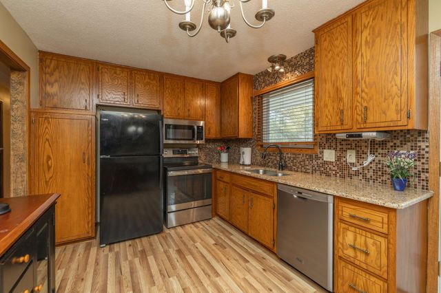 6055 Scenic Road, Minnetonka, MN 55345