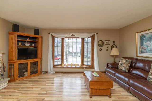 6055 Scenic Road, Minnetonka, MN 55345