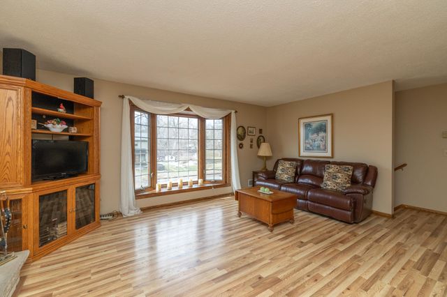 6055 Scenic Road, Minnetonka, MN 55345