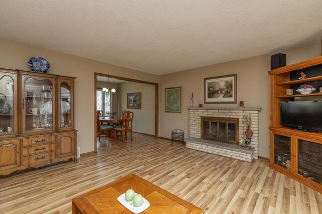 6055 Scenic Road, Minnetonka, MN 55345