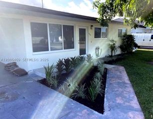 5431 W 8th Ct, Hialeah, FL 33012
