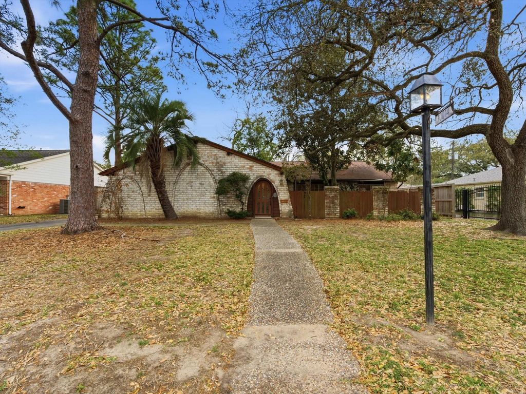 10014 Del Monte Drive, Houston, TX 77042