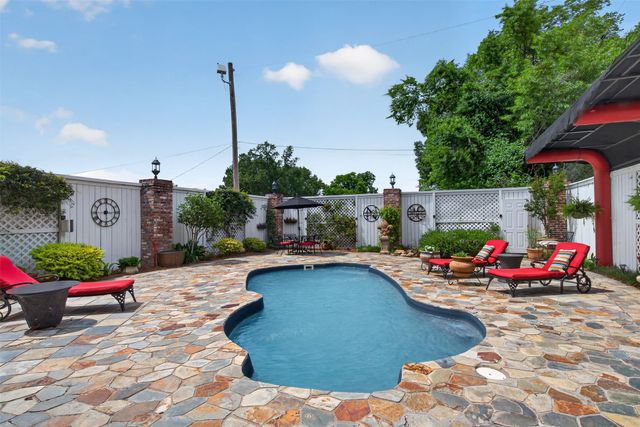 664 Stoner Avenue, Shreveport, LA 71101