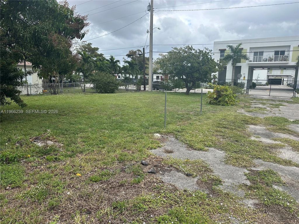 . NW 2nd Ave, Hallandale Beach, FL 33009