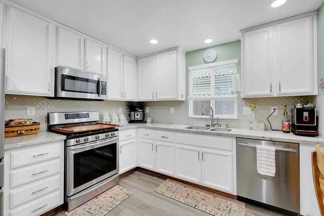 1545 Black Bear St, Roseville, CA 95747