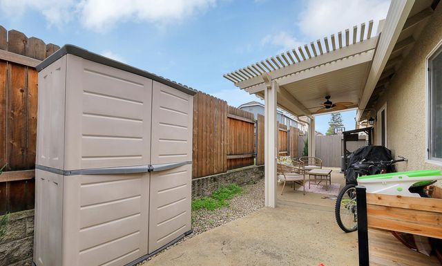 1545 Black Bear St, Roseville, CA 95747