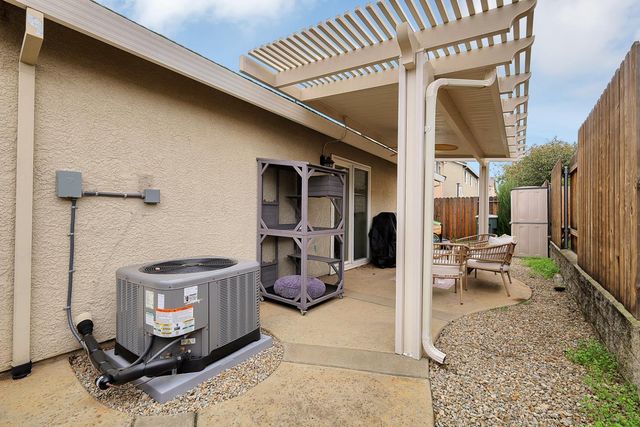 1545 Black Bear St, Roseville, CA 95747