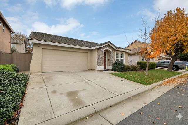 1545 Black Bear St, Roseville, CA 95747