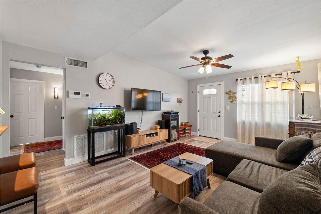 Image 3 of property listing at 7423 ORPINE DRIVE N, St Petersburg, FL 33702