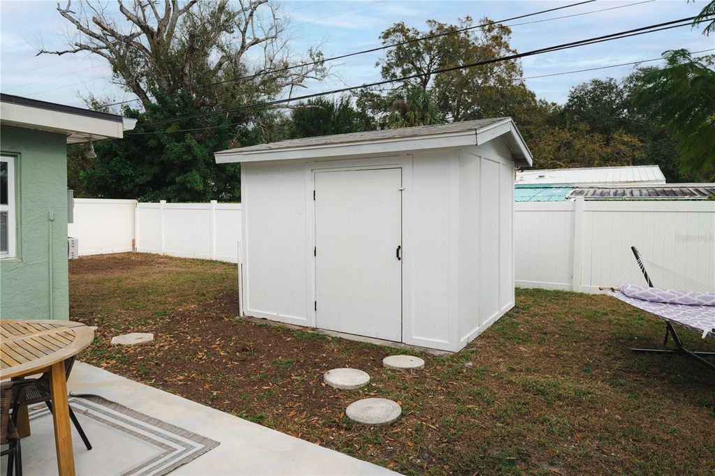 Image 23 of property listing at 7423 ORPINE DRIVE N, St Petersburg, FL 33702