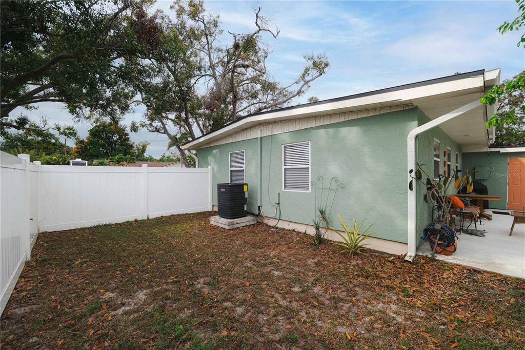 Image 25 of property listing at 7423 ORPINE DRIVE N, St Petersburg, FL 33702
