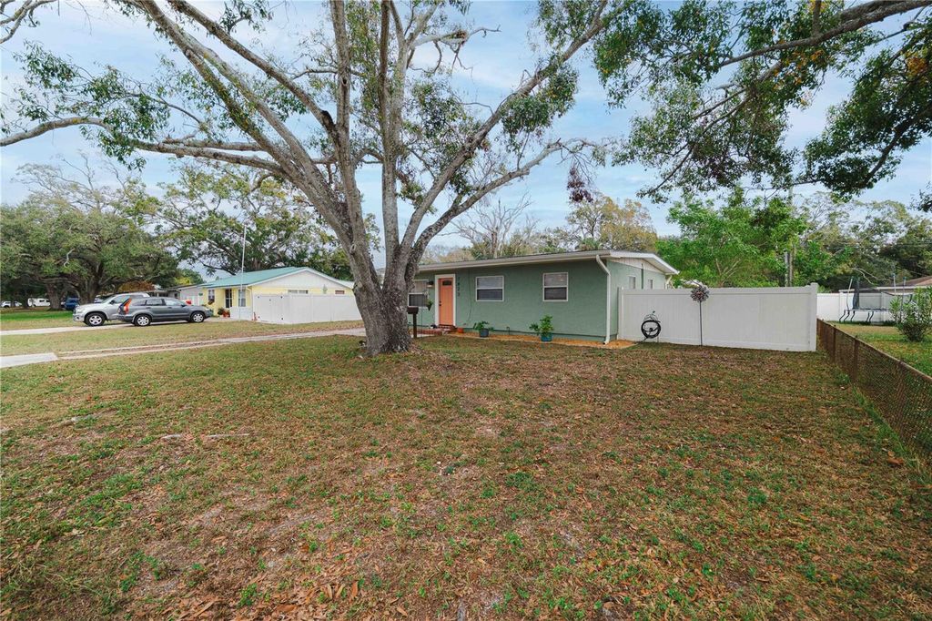 Image 26 of property listing at 7423 ORPINE DRIVE N, St Petersburg, FL 33702