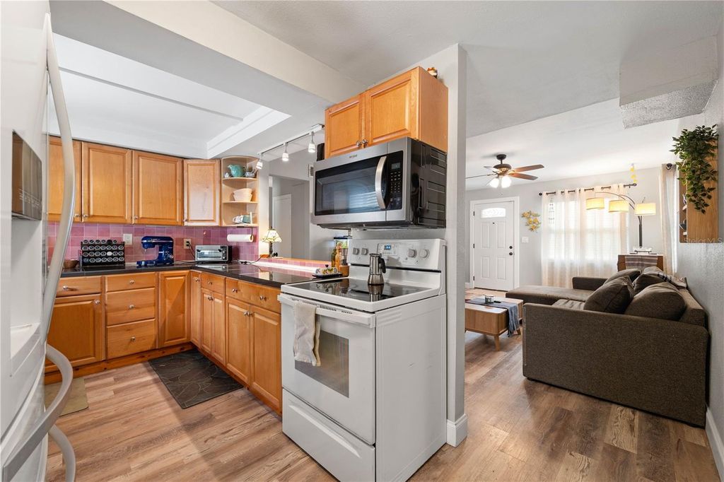 Image 8 of property listing at 7423 ORPINE DRIVE N, St Petersburg, FL 33702