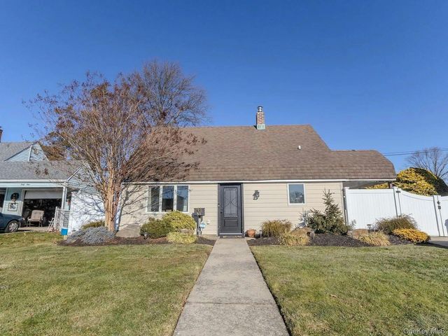 51 Butternut Lane, Levittown, NY 11756