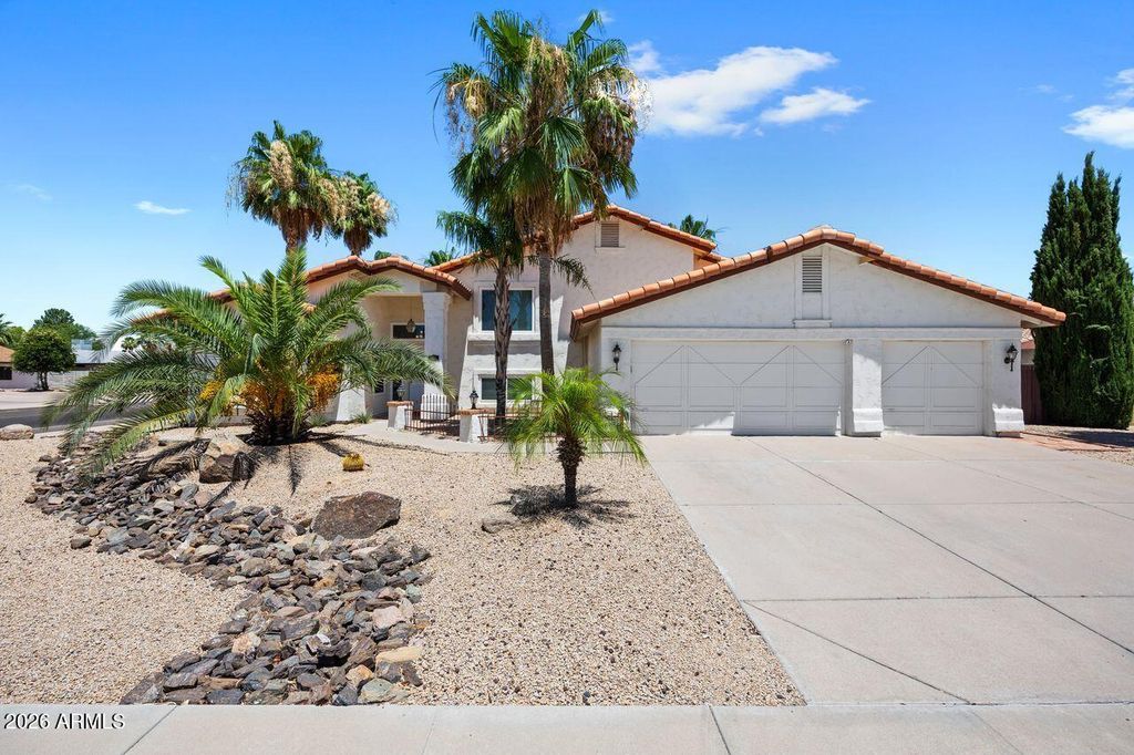 Image 1 of property listing at 4402 E VISTA Drive, Phoenix, AZ 85032