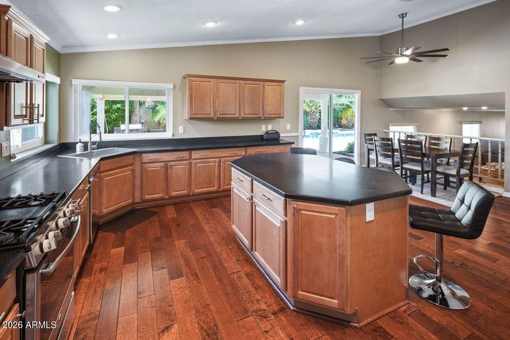 Image 12 of property listing at 4402 E VISTA Drive, Phoenix, AZ 85032