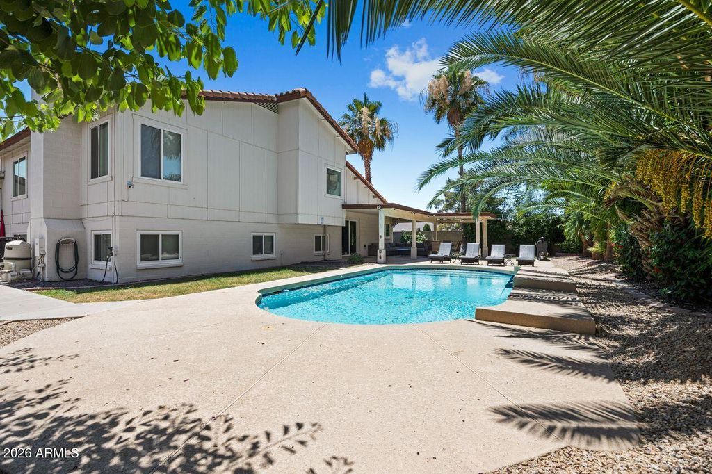 Image 36 of property listing at 4402 E VISTA Drive, Phoenix, AZ 85032