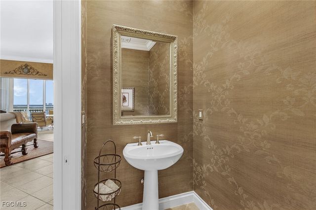 4137 Bay Beach LN 5P2, Fort Myers Beach, FL 33931