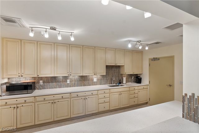 4137 Bay Beach LN 5P2, Fort Myers Beach, FL 33931