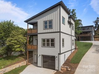 32 Woodrow Avenue, Asheville, NC 28801