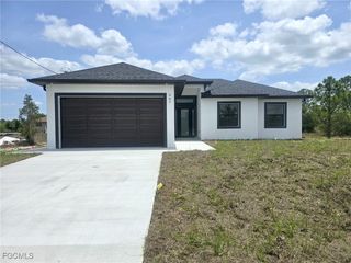 987 Edgerton AVE, Lehigh Acres, FL 33974