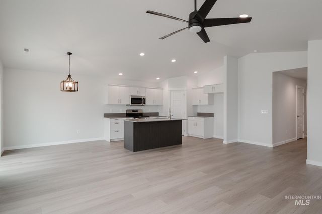 10501 W Tinder St, Star, ID 83669