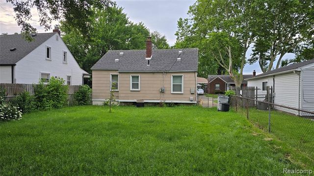 828 E Hayes Avenue, Hazel Park, MI 48030