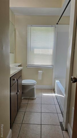 828 E Hayes Avenue, Hazel Park, MI 48030