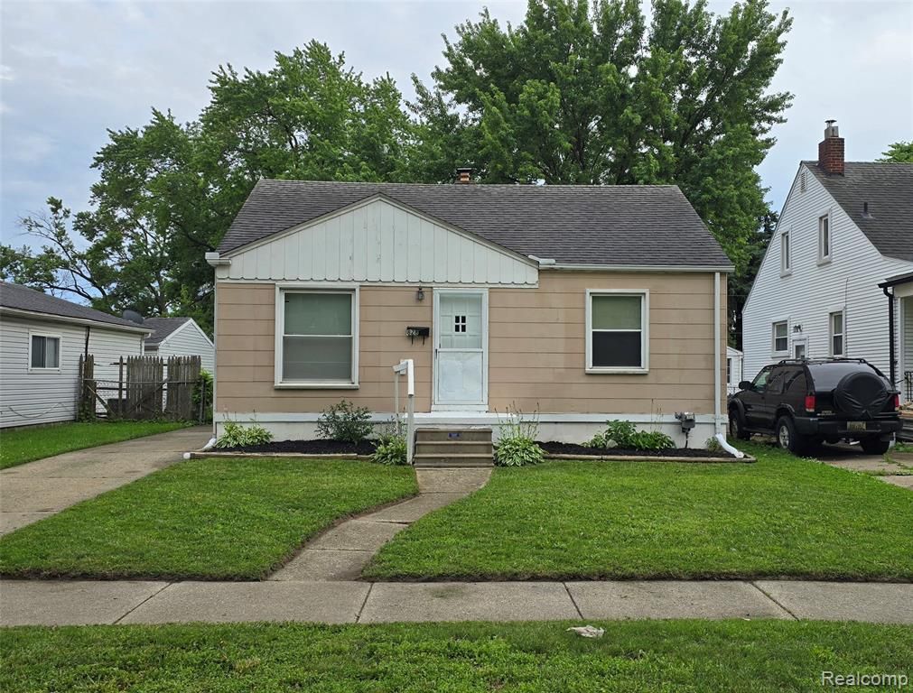 828 E Hayes Avenue, Hazel Park, MI 48030