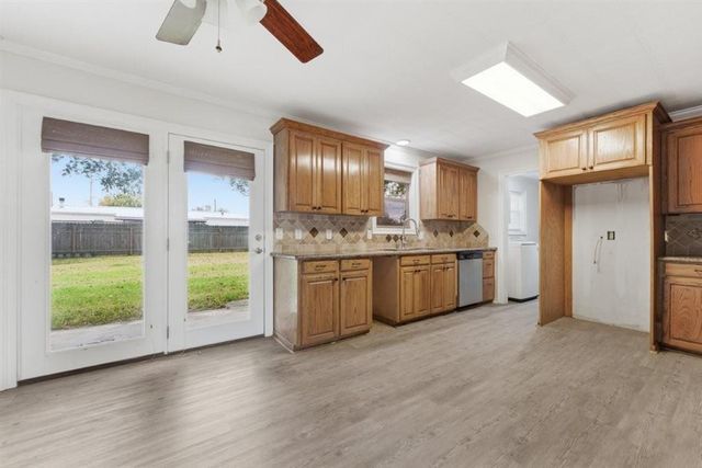 2504 Bonito Drive, Lake Charles, LA 70605