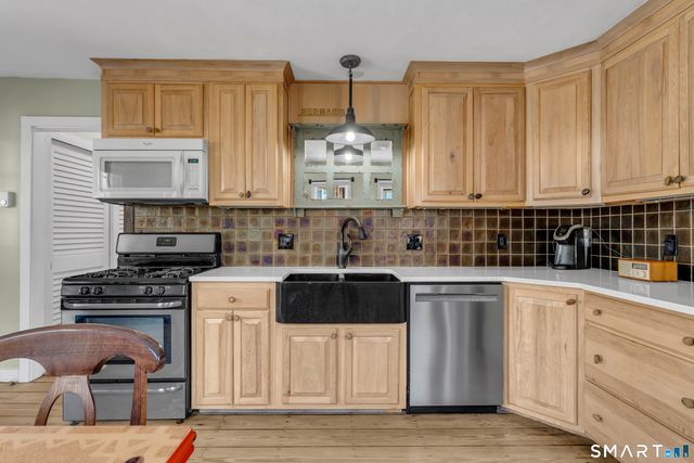 5 Attawan Avenue, East Lyme, CT 06357