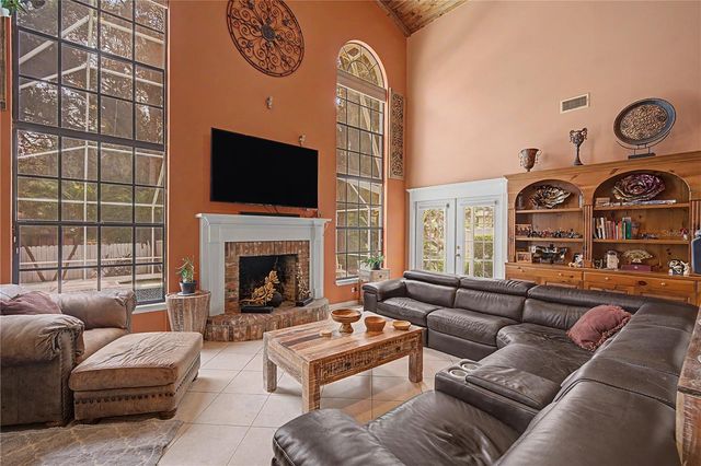 2004 OAKWOOD KNOLL COURT, Valrico, FL 33596
