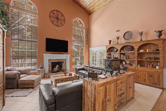 2004 OAKWOOD KNOLL COURT, Valrico, FL 33596