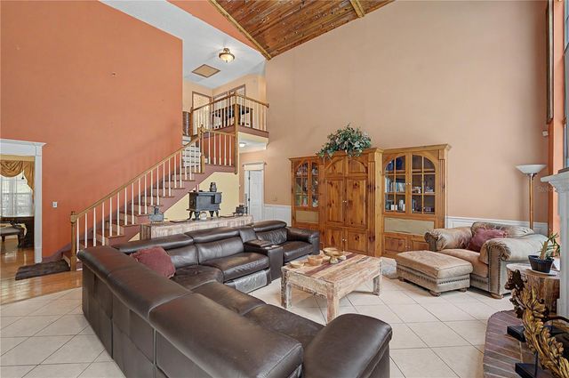 2004 OAKWOOD KNOLL COURT, Valrico, FL 33596
