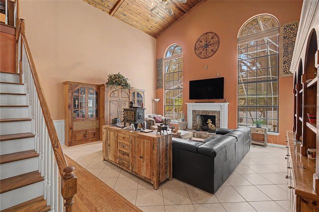 2004 OAKWOOD KNOLL COURT, Valrico, FL 33596