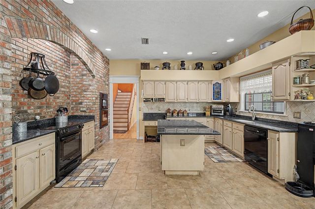 2004 OAKWOOD KNOLL COURT, Valrico, FL 33596