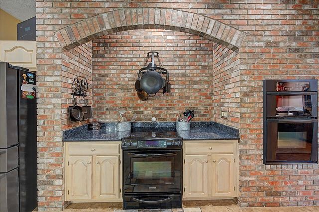 2004 OAKWOOD KNOLL COURT, Valrico, FL 33596