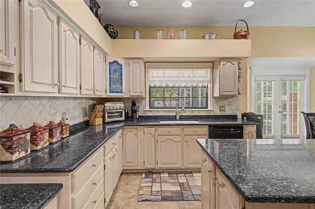 2004 OAKWOOD KNOLL COURT, Valrico, FL 33596