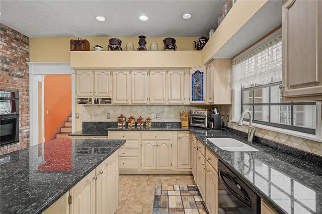 2004 OAKWOOD KNOLL COURT, Valrico, FL 33596