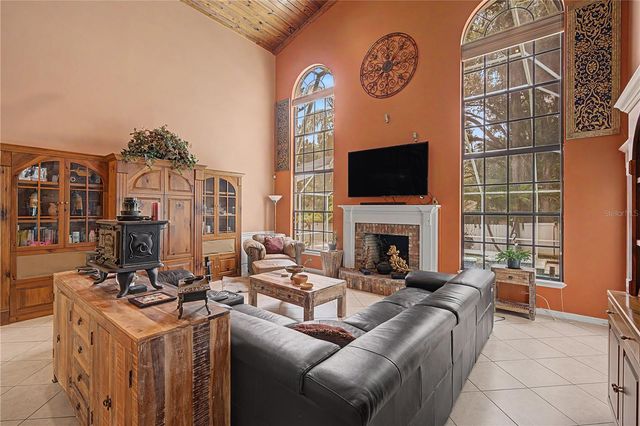 2004 OAKWOOD KNOLL COURT, Valrico, FL 33596