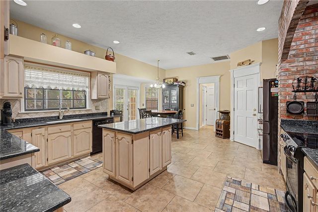 2004 OAKWOOD KNOLL COURT, Valrico, FL 33596