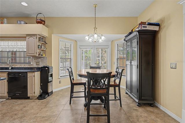 2004 OAKWOOD KNOLL COURT, Valrico, FL 33596