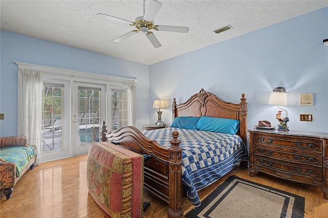 2004 OAKWOOD KNOLL COURT, Valrico, FL 33596