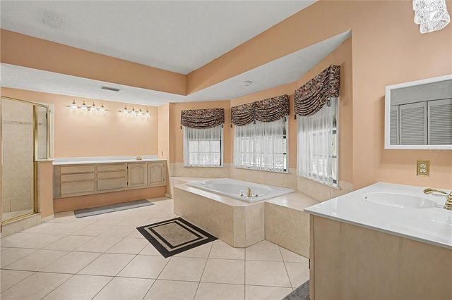 2004 OAKWOOD KNOLL COURT, Valrico, FL 33596