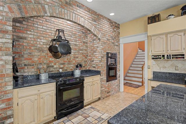 2004 OAKWOOD KNOLL COURT, Valrico, FL 33596