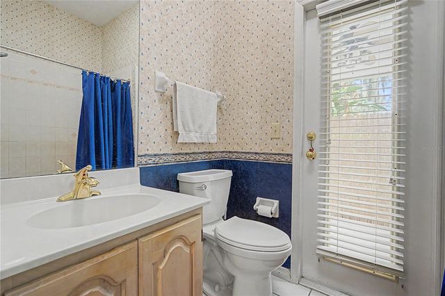 2004 OAKWOOD KNOLL COURT, Valrico, FL 33596
