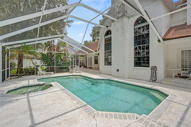 2004 OAKWOOD KNOLL COURT, Valrico, FL 33596