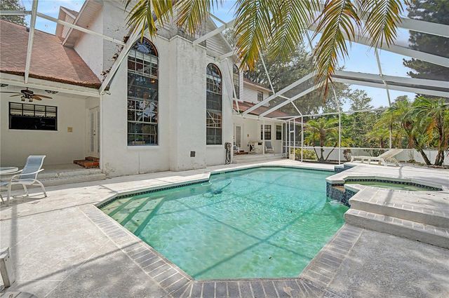 2004 OAKWOOD KNOLL COURT, Valrico, FL 33596